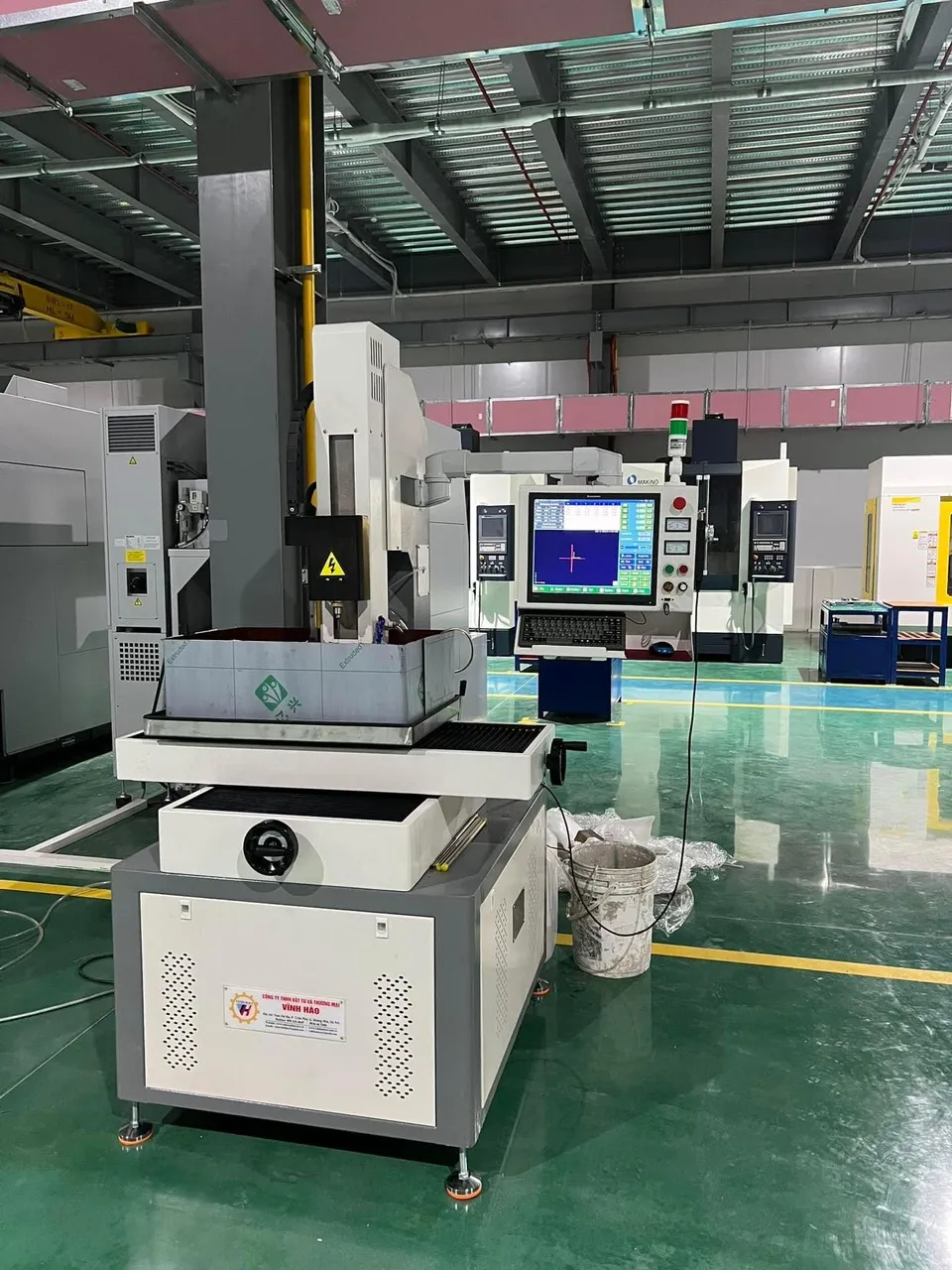 Máy đục lỗ CNC